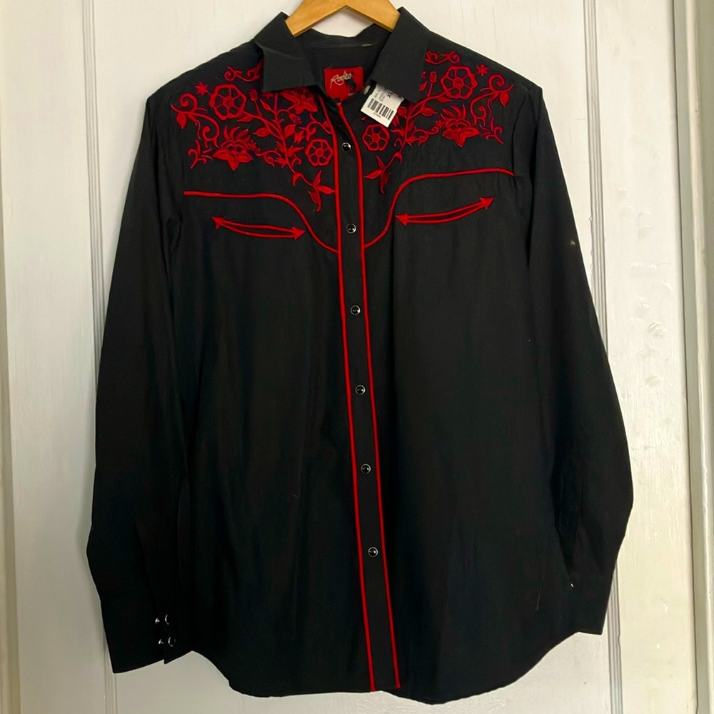 Rodeo Clothing Co. Red and Black Long Sleeve Western Style Pearl Snap Shirt.